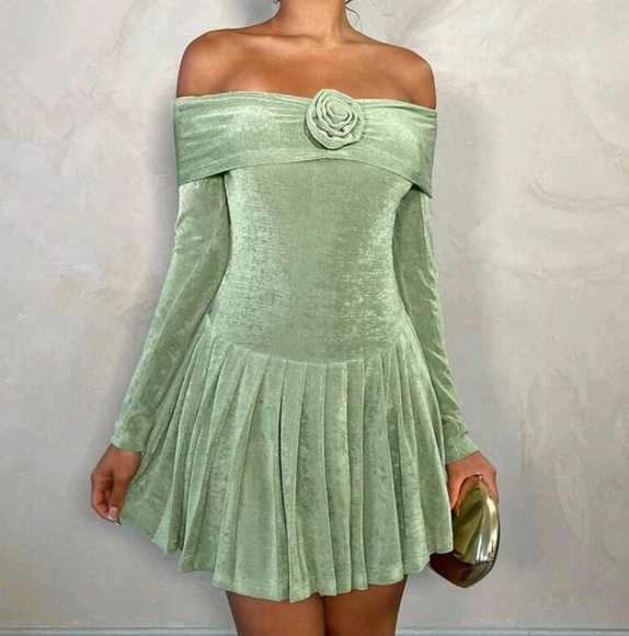 Women's Spring/Summer Green Off Shoulder 3D Floral Decor Pleat Mini Long - Picture 3 of 4